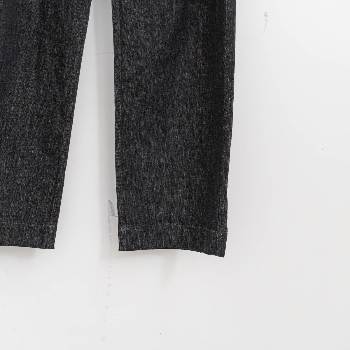 MHL.｜MEN　CANTON BLACK LIGHT DENIM TROUSERS 596-6140204-suomi