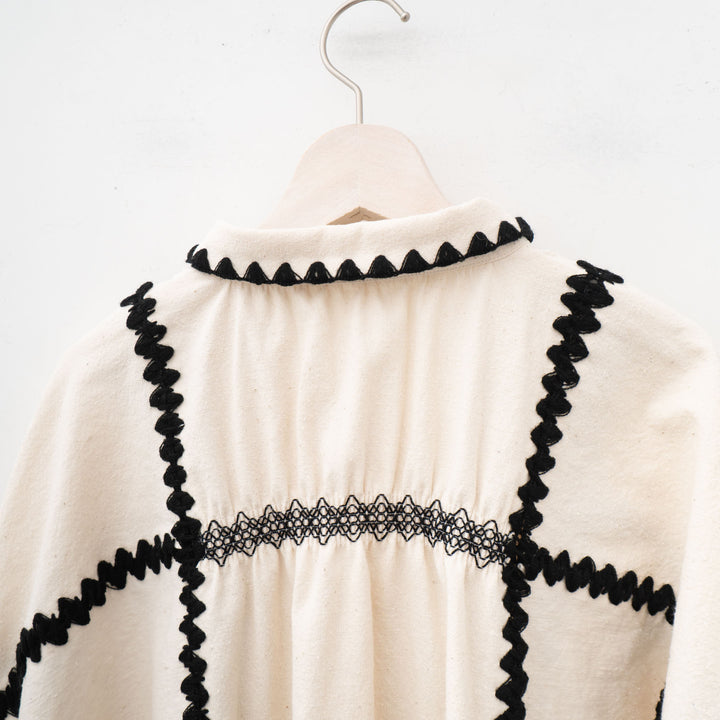 ASEEDONCLÖUD /　Shepherd blouse off white 232601