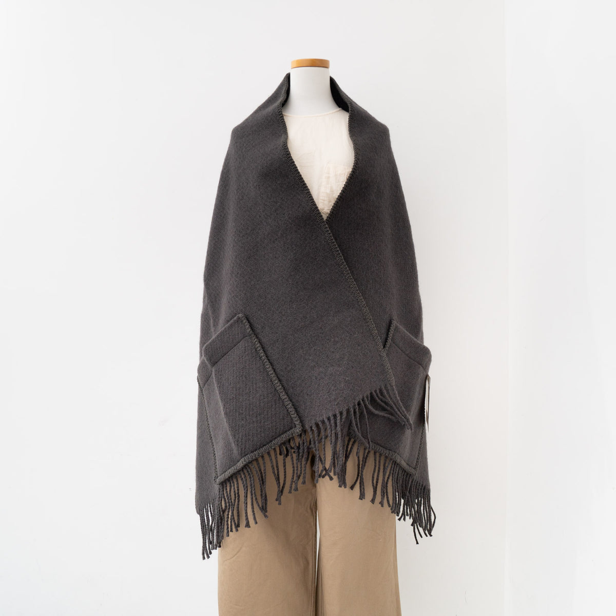 LAPUAN KANKURIT｜UNI Pocket Shawl 2023AW new color（DARK GRAY）