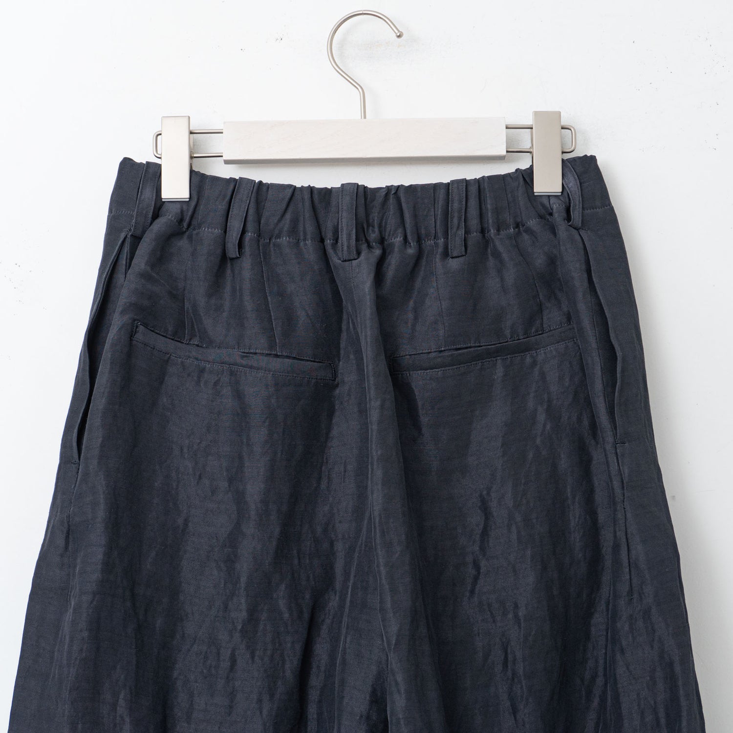 nonnotte｜MEN　Draping Croth Box Pleats No Tuck Trousers N-25S-043