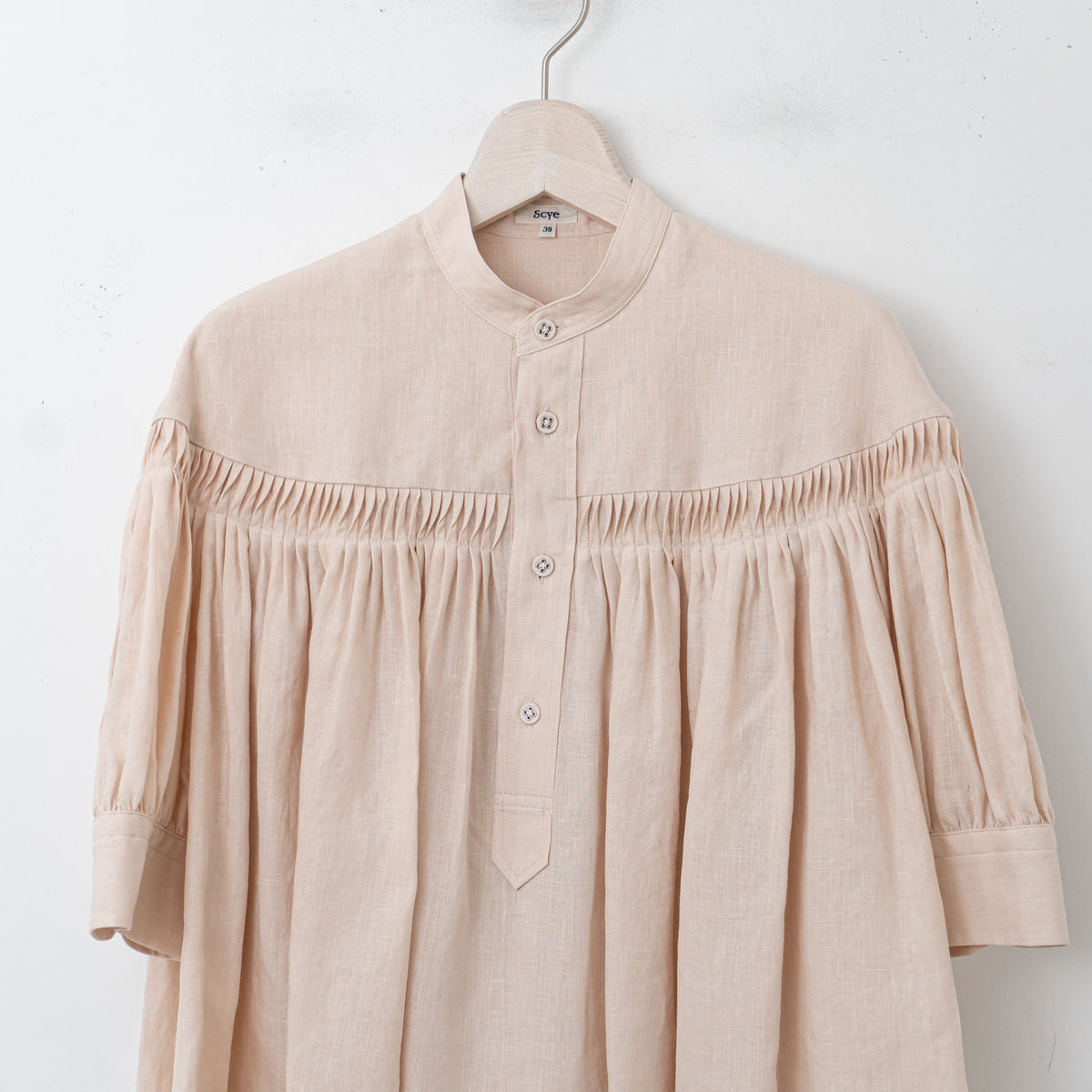 SCYE BASICS｜WOMEN　60/1Linen Cambric Tucked Blouse (Half Sleeve)　1225-31000