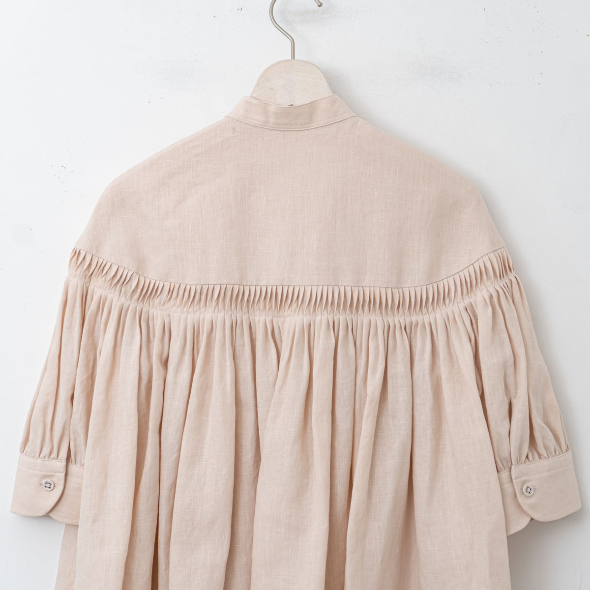 SCYE BASICS｜WOMEN　60/1Linen Cambric Tucked Blouse (Half Sleeve)　1225-31000