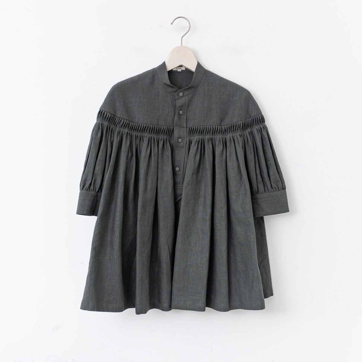 SCYE BASICS｜WOMEN　60/1Linen Cambric Tucked Blouse (Half Sleeve)　1225-31000（16.charcoal）
