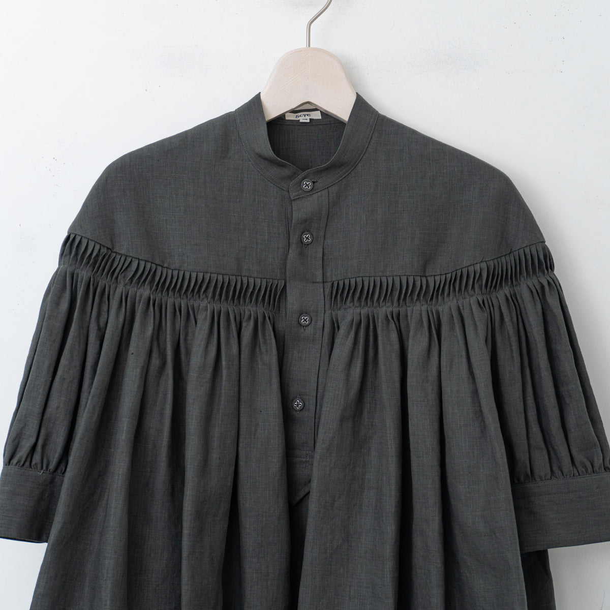 SCYE BASICS｜WOMEN　60/1Linen Cambric Tucked Blouse (Half Sleeve)　1225-31000
