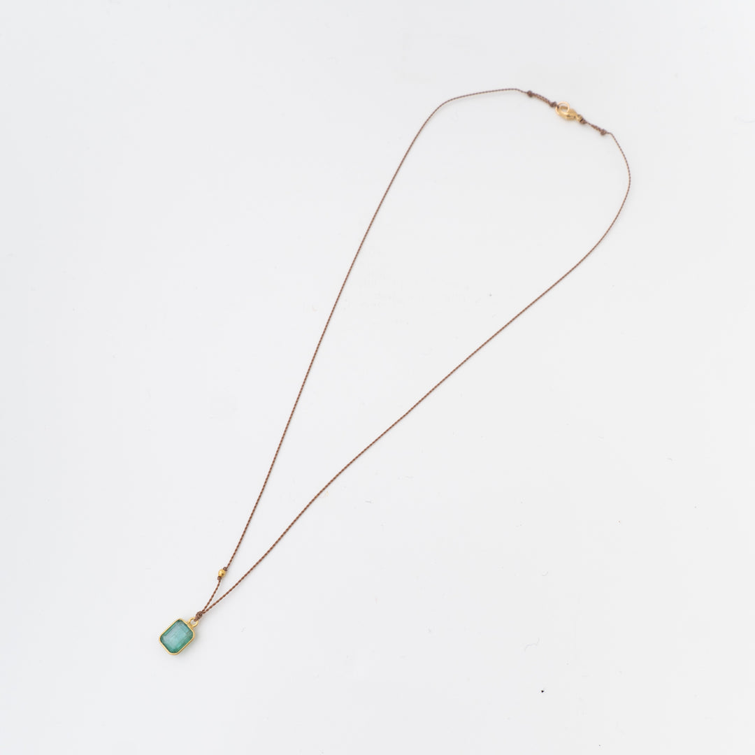 Margaret Solow/　 Enclosed Square Emerald Necklace 18K