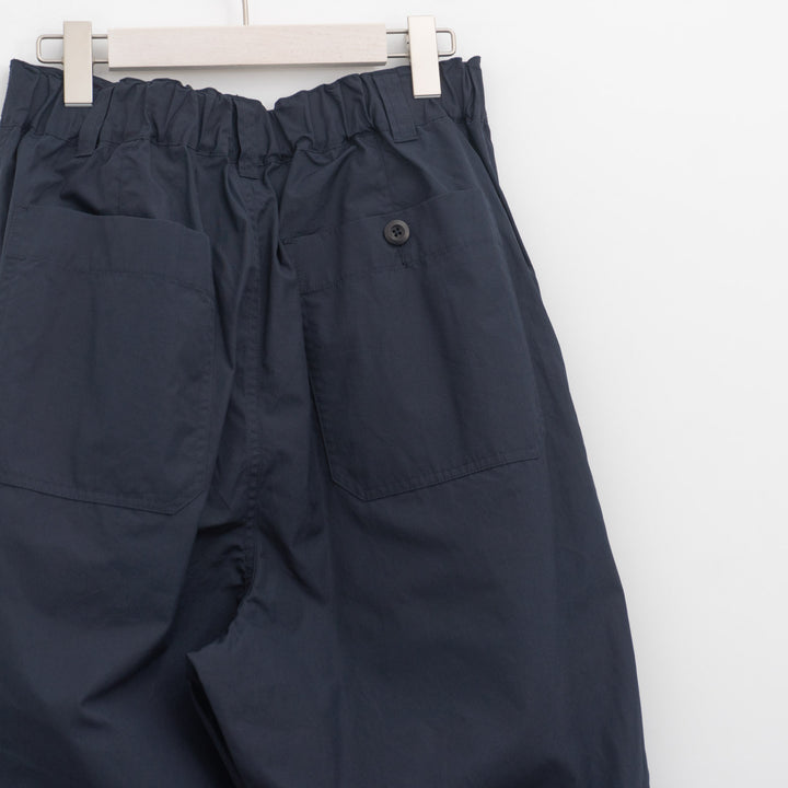 MHL. /MEN　FINE COMPACT COTTON POPLIN TROUSERS 596-6140211-suomi
