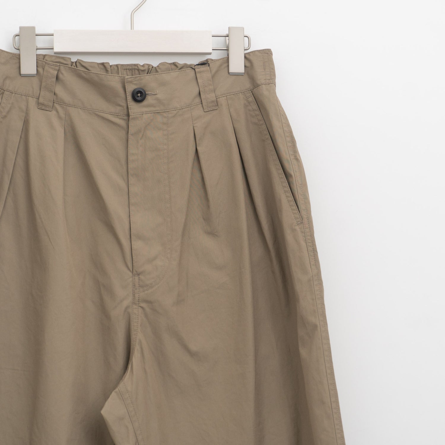 MHL.｜MEN　FINE COMPACT COTTON POPLIN TROUSERS 596-6140211-HS