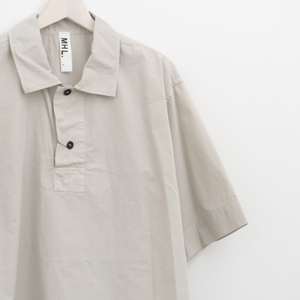 MHL.｜MEN　COMPACT COTTON POPLIN SHIRT 596-6150219-suomi