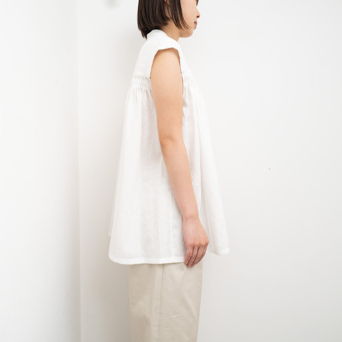 SCYE BASICS/WOMEN　Belgian Linen Tucked Sleeveless Shirt - haus-netstore