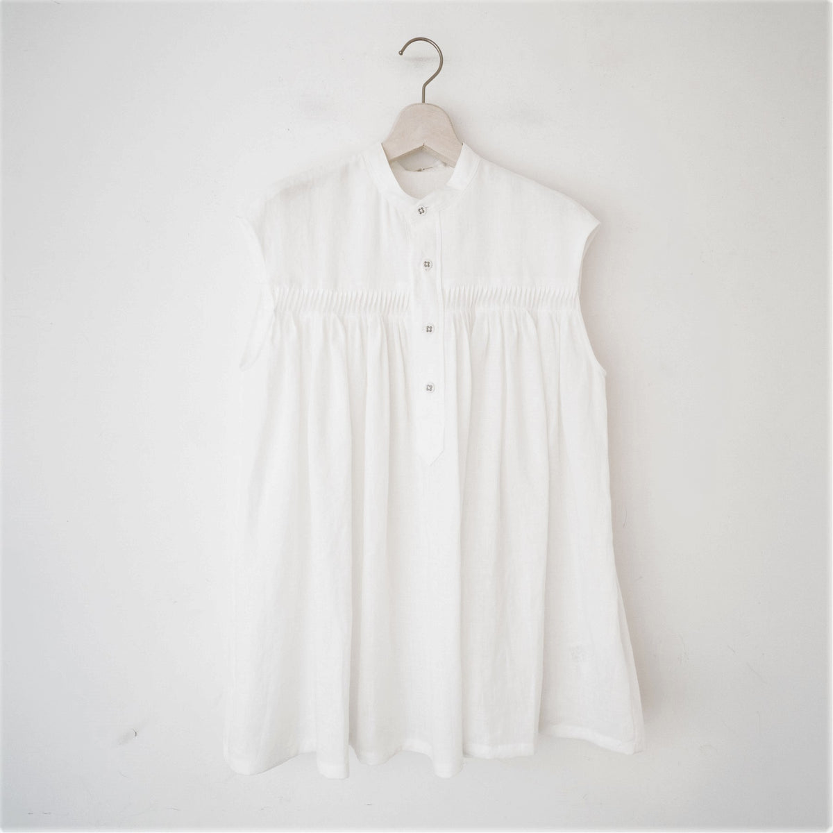 SCYE BASICS/WOMEN　Belgian Linen Tucked Sleeveless Shirt - haus-netstore