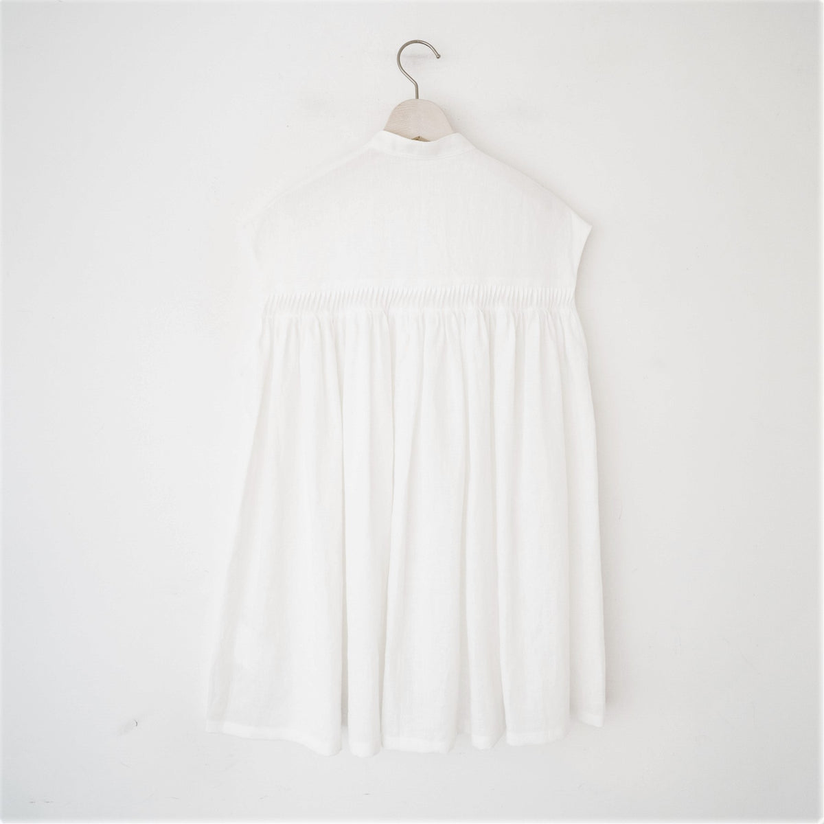 SCYE BASICS/WOMEN　Belgian Linen Tucked Sleeveless Shirt - haus-netstore