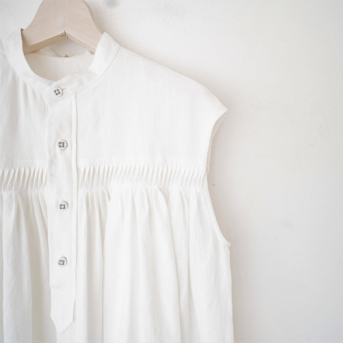 SCYE BASICS/WOMEN　Belgian Linen Tucked Sleeveless Shirt - haus-netstore