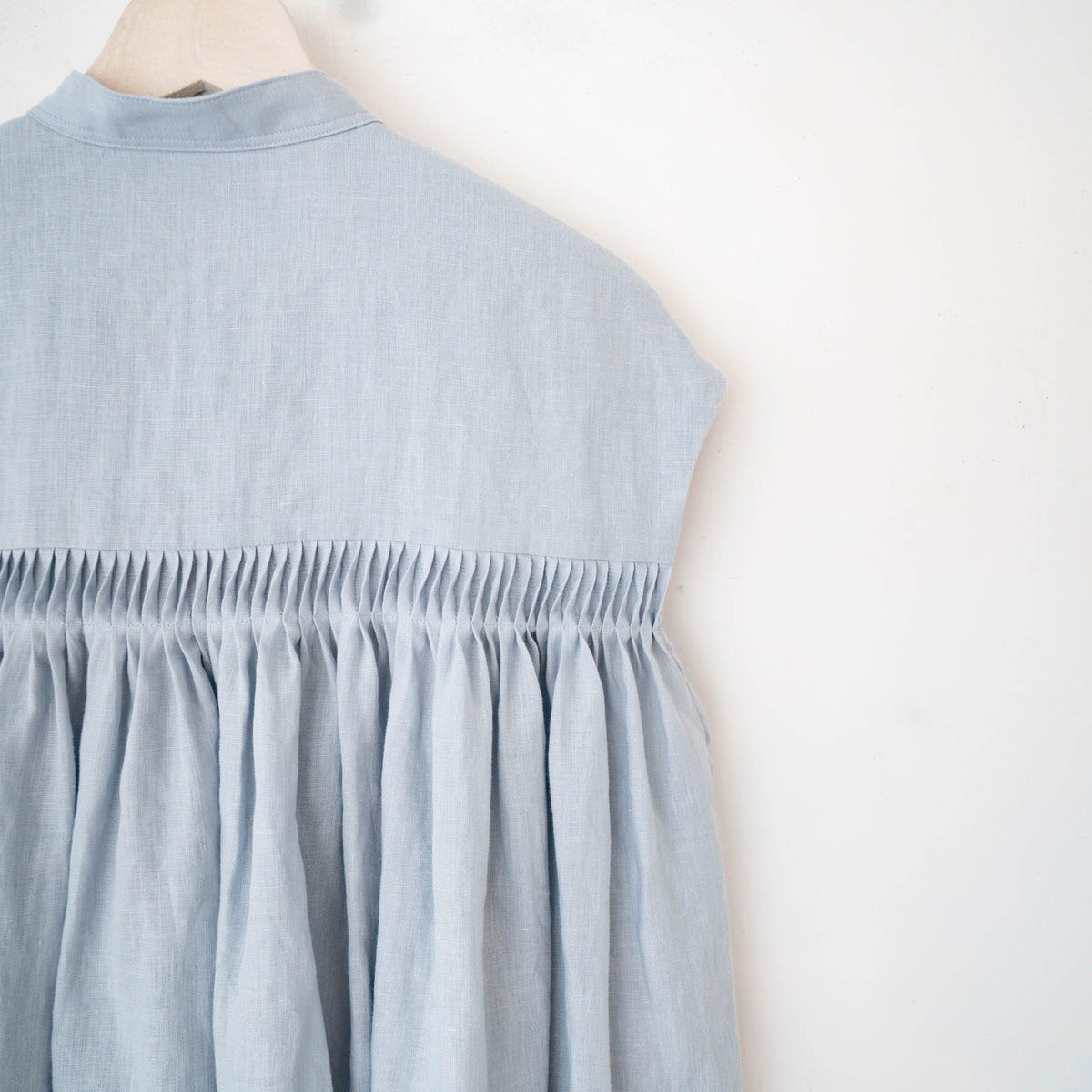 SCYE BASICS/WOMEN　Belgian Linen Tucked Sleeveless Shirt - haus-netstore