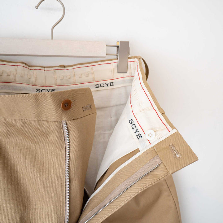 SCYE BASICS/MEN　Joaquin Chino 2Pleated Tapered Trousers - haus-netstore