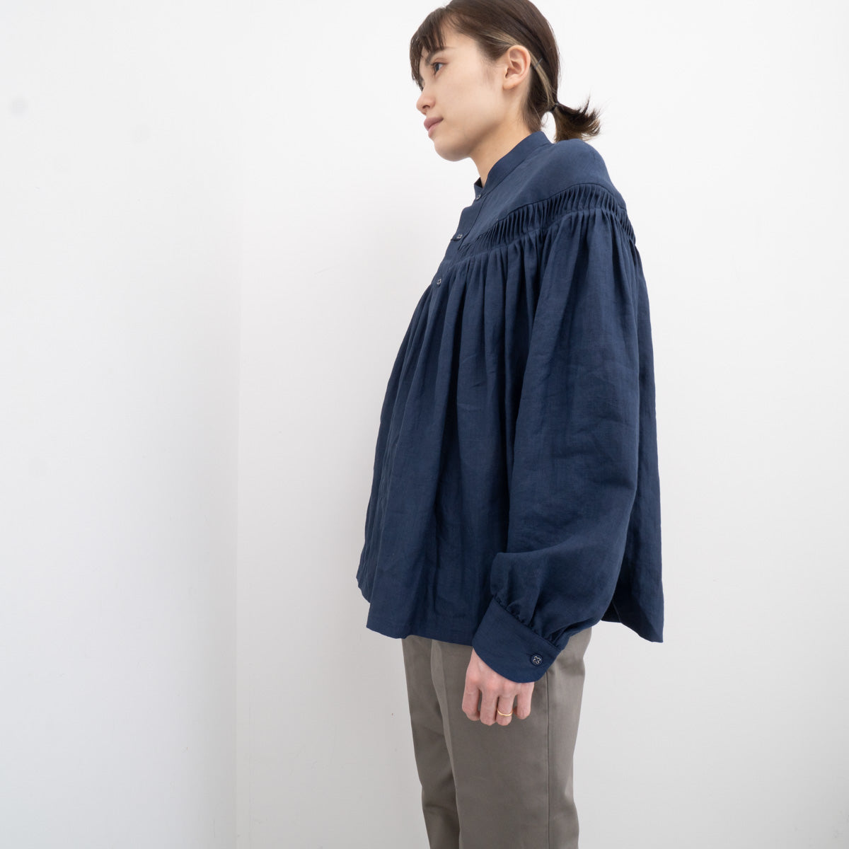 SCYE BASICS/WOMEN リネンタックロングスリーブブラウス – haus-netstore