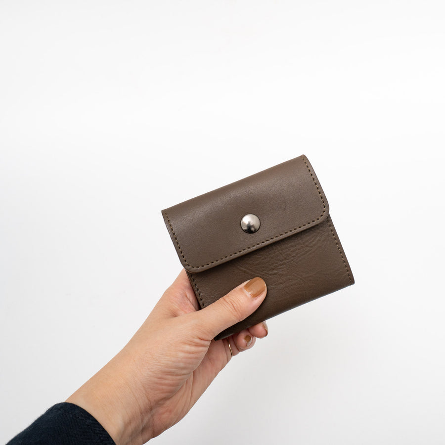 MHL. /　BASIC LEATHER　数量限定　縁と金運を結ぶ縁起物五円玉付き！ - haus-netstore