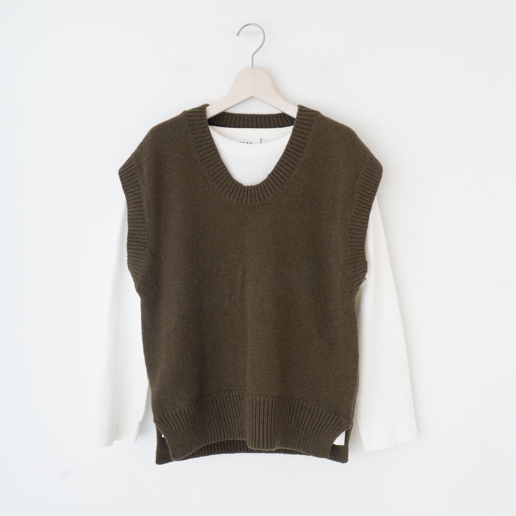 MHL. vネック ニットベスト NATURAL WOOL RIB-