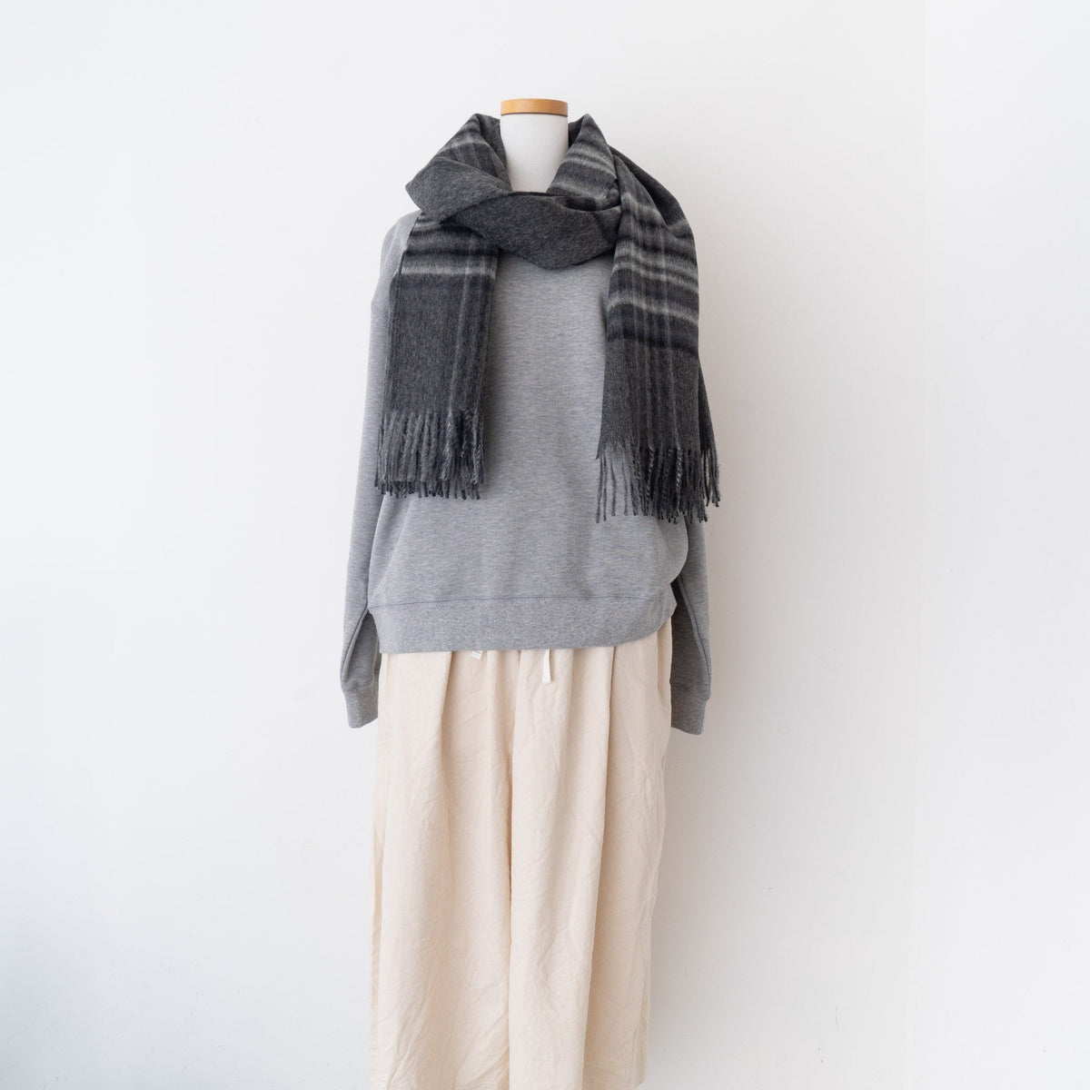 THE INOUE BROTHERS.../　Large Brushed Stole (Pattern)TIB22-AL2004ML-CHECK-BLACK - haus-netstore