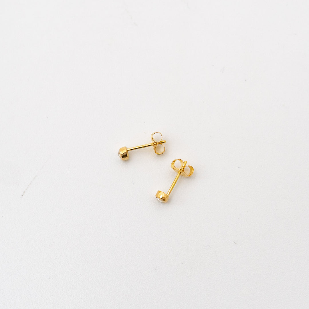 SOURCE/　18kt Gold 2mm Rosecut Diamond Post Earrings-Y - haus-netstore